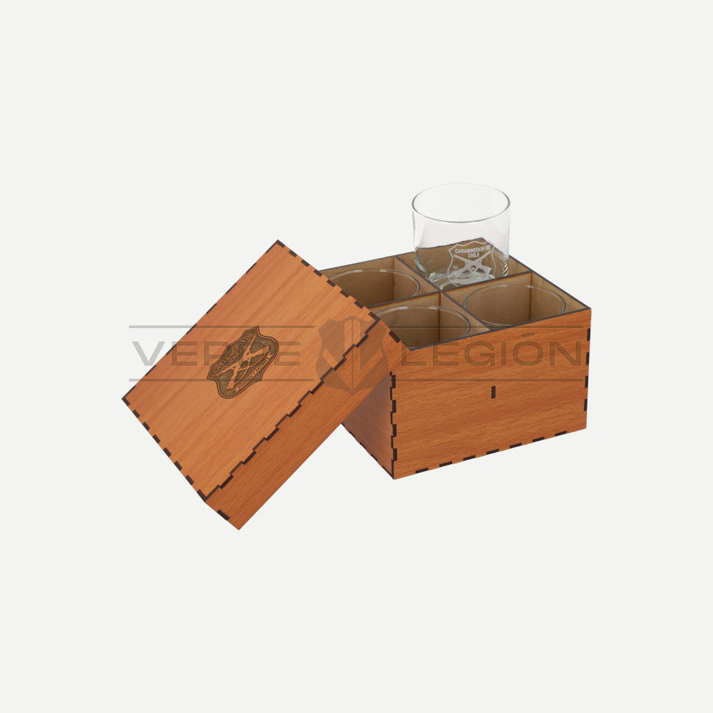 Set de 4 Vasos de Whisky Grabados en Caja Madera Escudo Carabineros