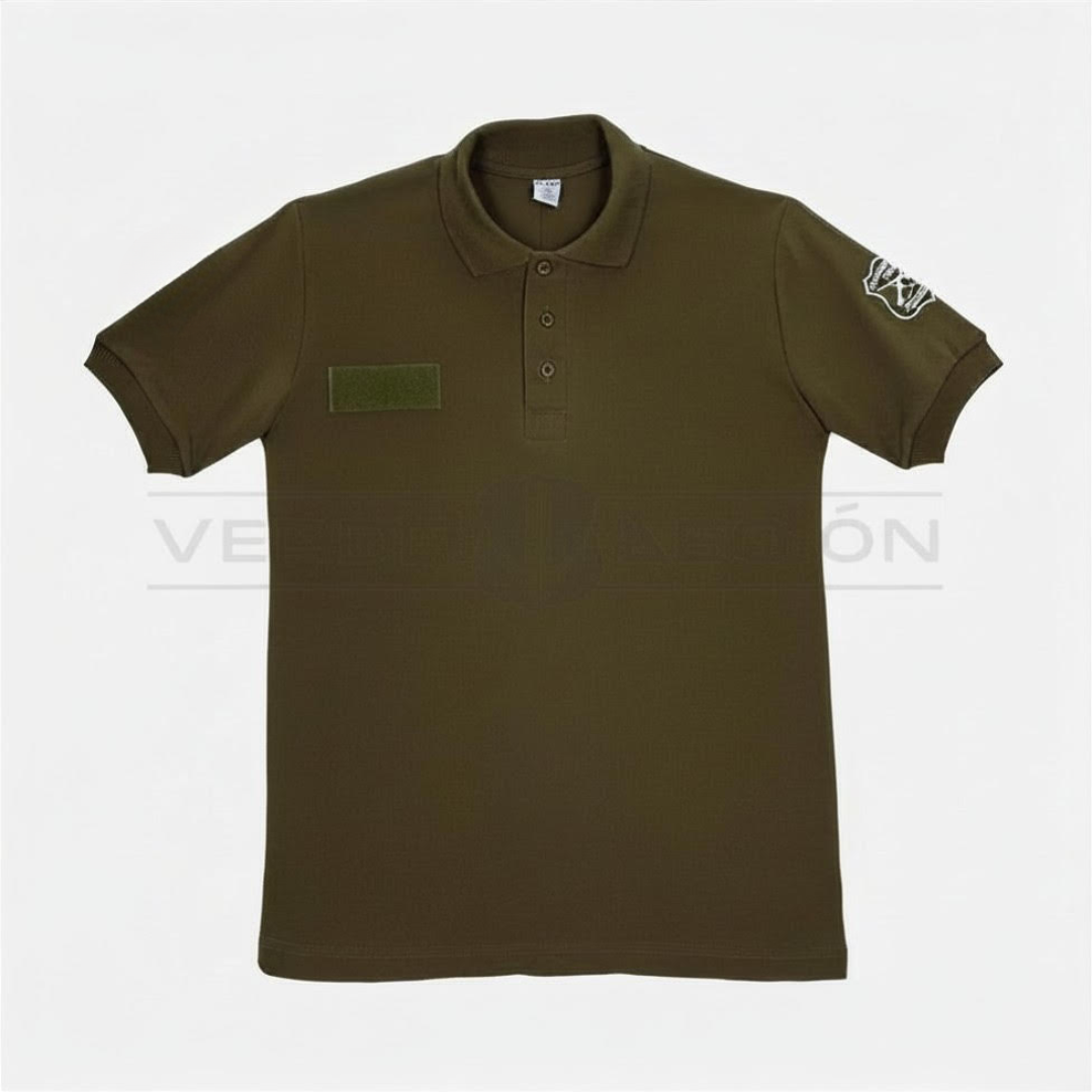 Polera Piqué Verde Con Velcro y escudo bordado