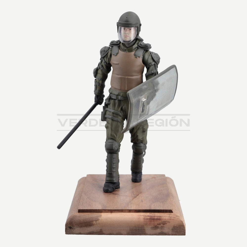 Figura 3D Carabinero COP en Base de Madera Personalizable