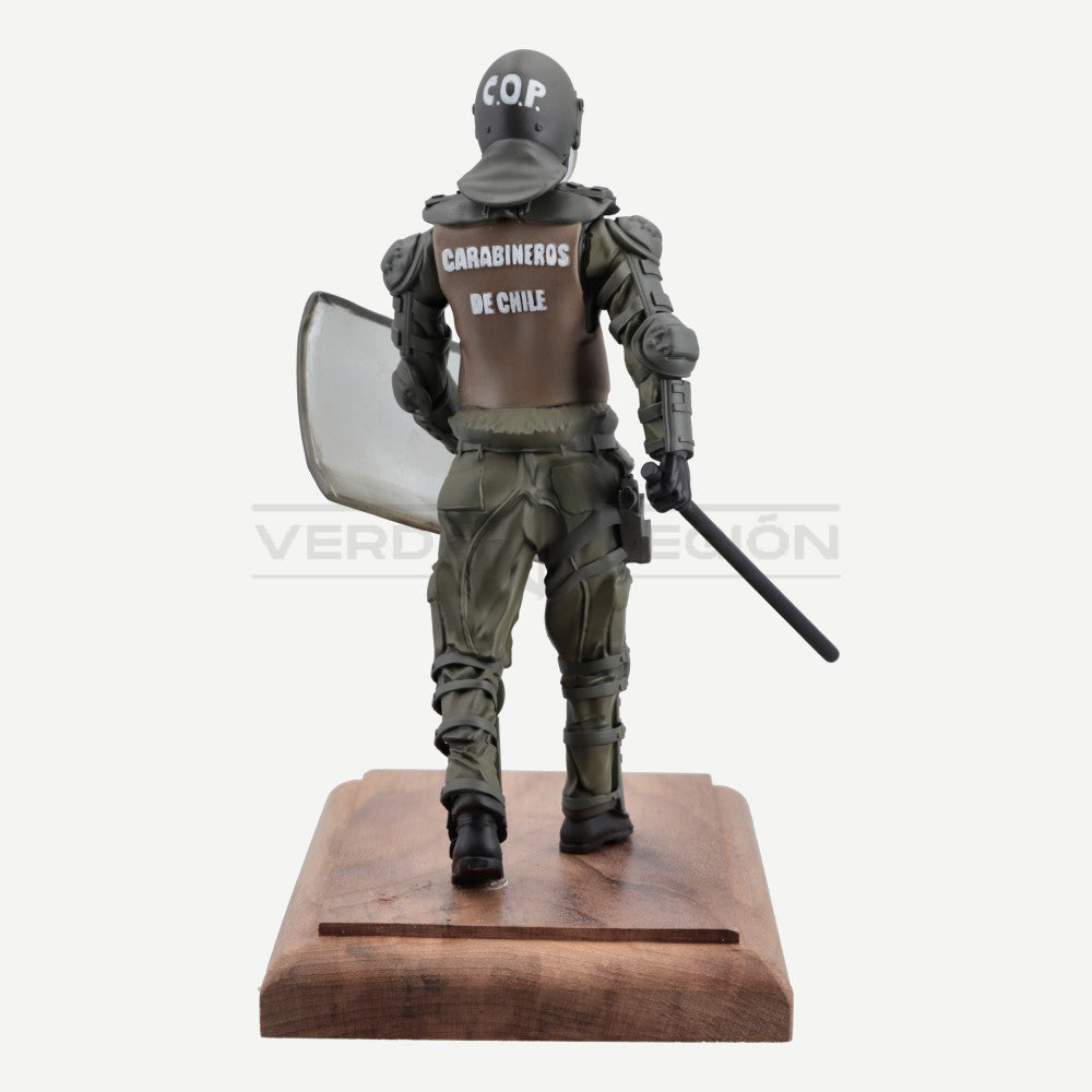 Figura 3D Carabinero COP en Base de Madera Personalizable