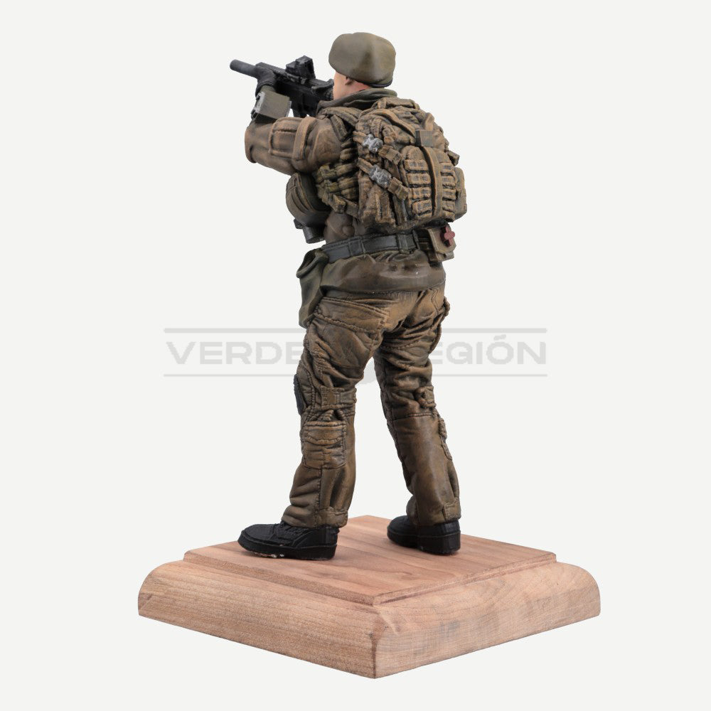 Figura 3D Carabinero GOPE en Base de Madera Personalizable
