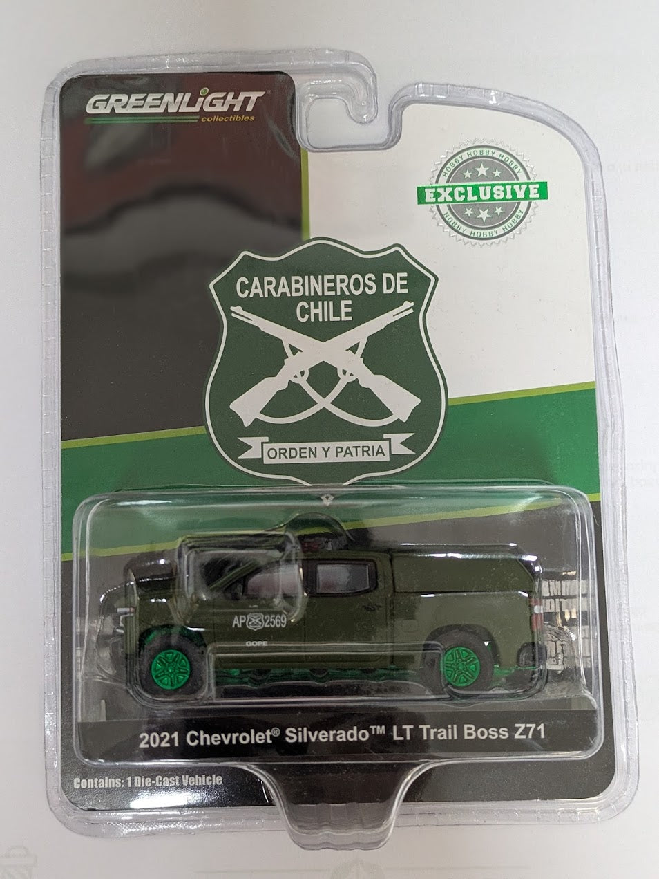 Edición Especial Llantas Verdes - Auto a Escala Chevrolet Silverado Z71 2021 1:64 GOPE Carabineros