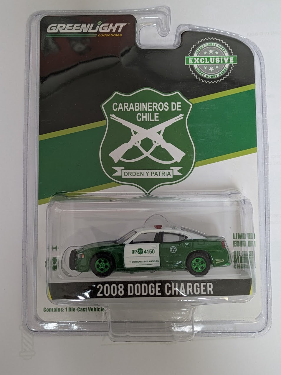 Edicion Especial Llantas Verdes - Auto a Escala Dodge Charger 2008 1:64 Verde con Blanco Carabineros