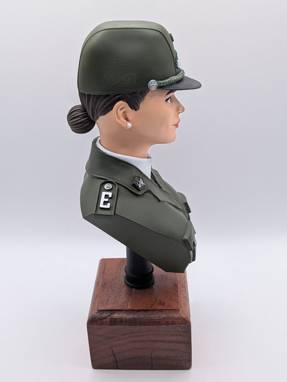 Figura 3D Carabinero Alumna Esfocar Placa Personalizable