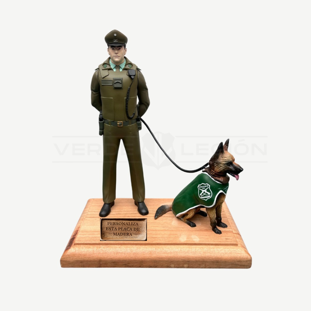Figura 3D Carabinero con Perro en Base de Madera Personalizable