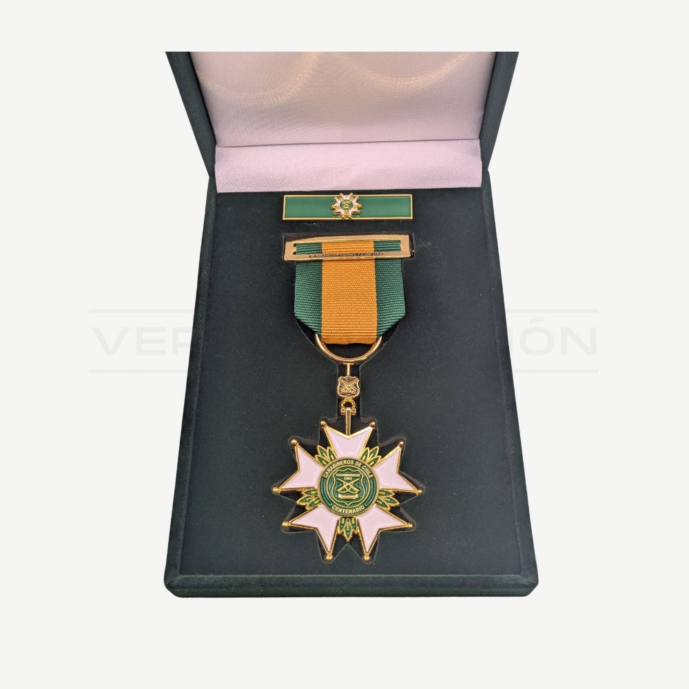 Medalla y Distintivo con Caja Centenario Carabineros de Chile